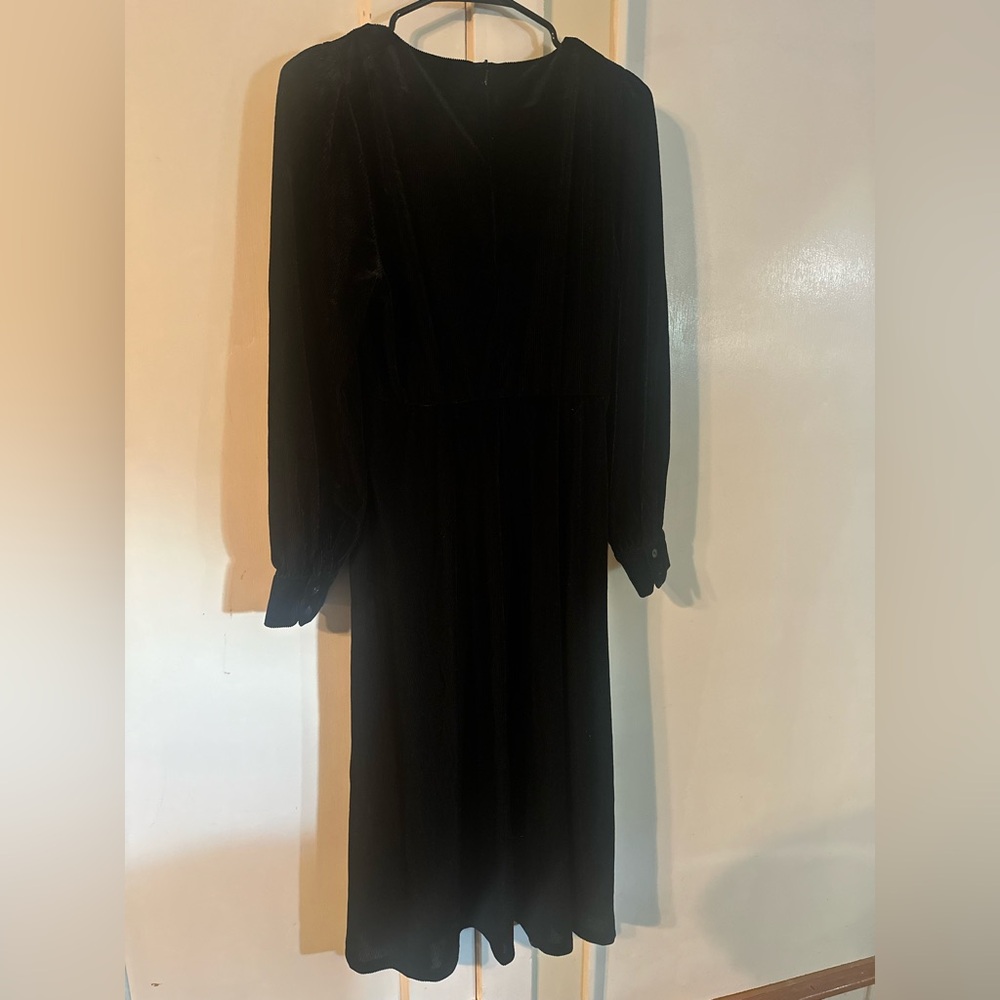Disturbia Legacy Zip Front Midi Dress
Size 8 - Picture 7 of 7